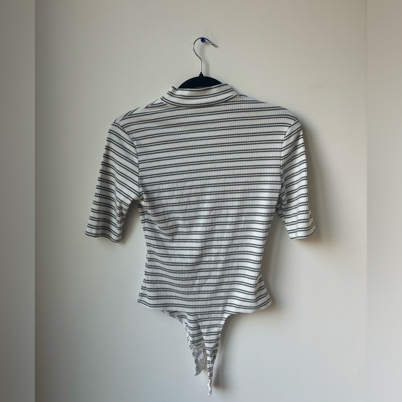 Tobi Gray and White Striped Half Sleeve Mock Neck Turtleneck Bodysuit Size Small - Picture 3 of 5